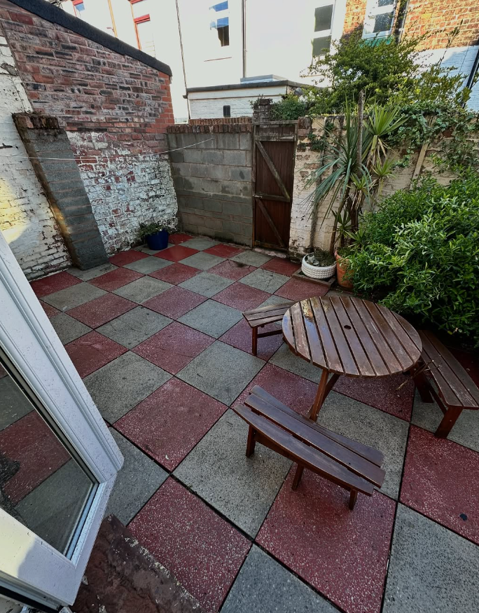 Small courtyard patio after pressure washing and exterior surface cleaning